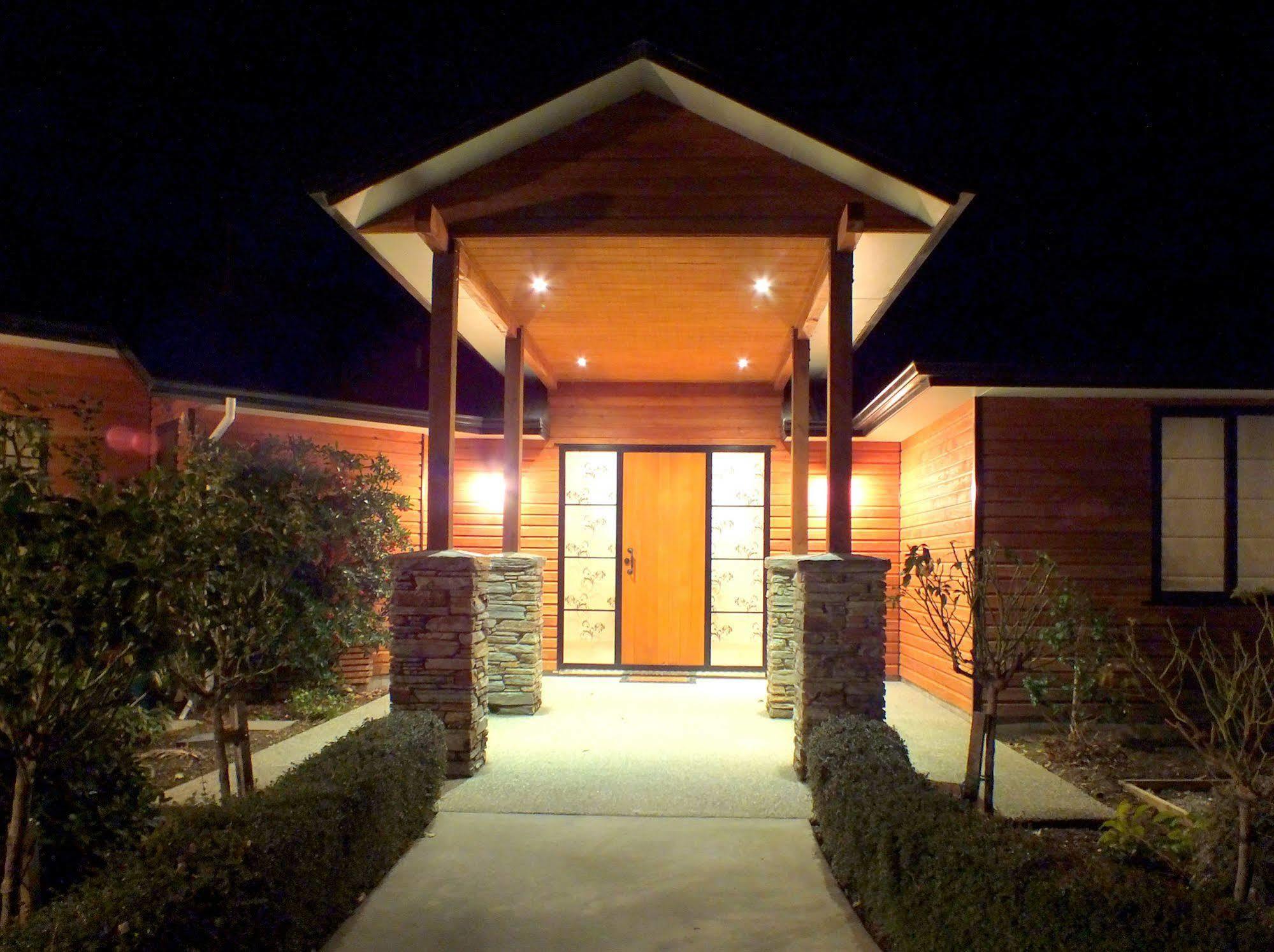 Wanaka Alpine Lodge Exterior photo
